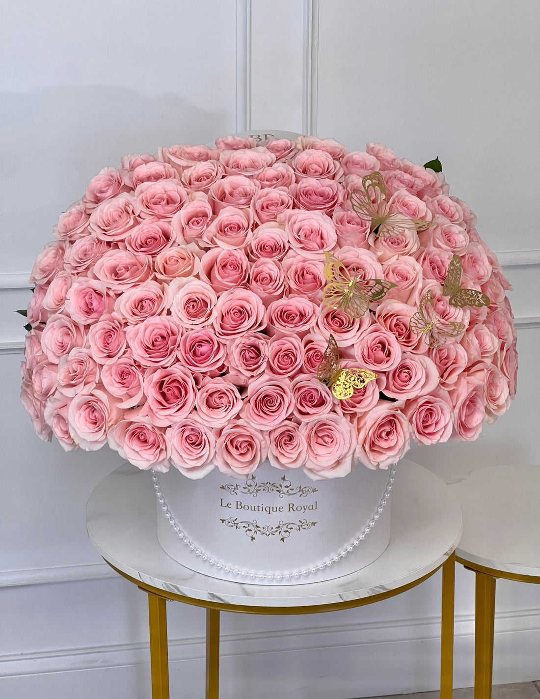 100 Rosas rosa claro con mariposas