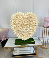 Corazón rosa en blanco