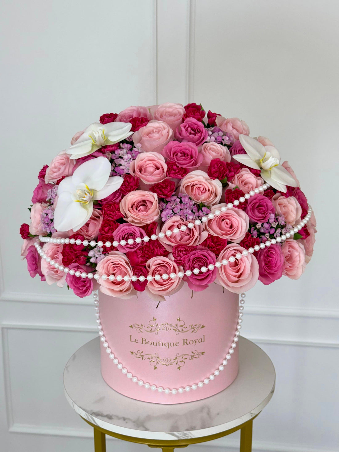 Mezcla De Flores Rosadas Og Con Perlas Arreglo Floral De Lujo Miami | Le Boutique Royal