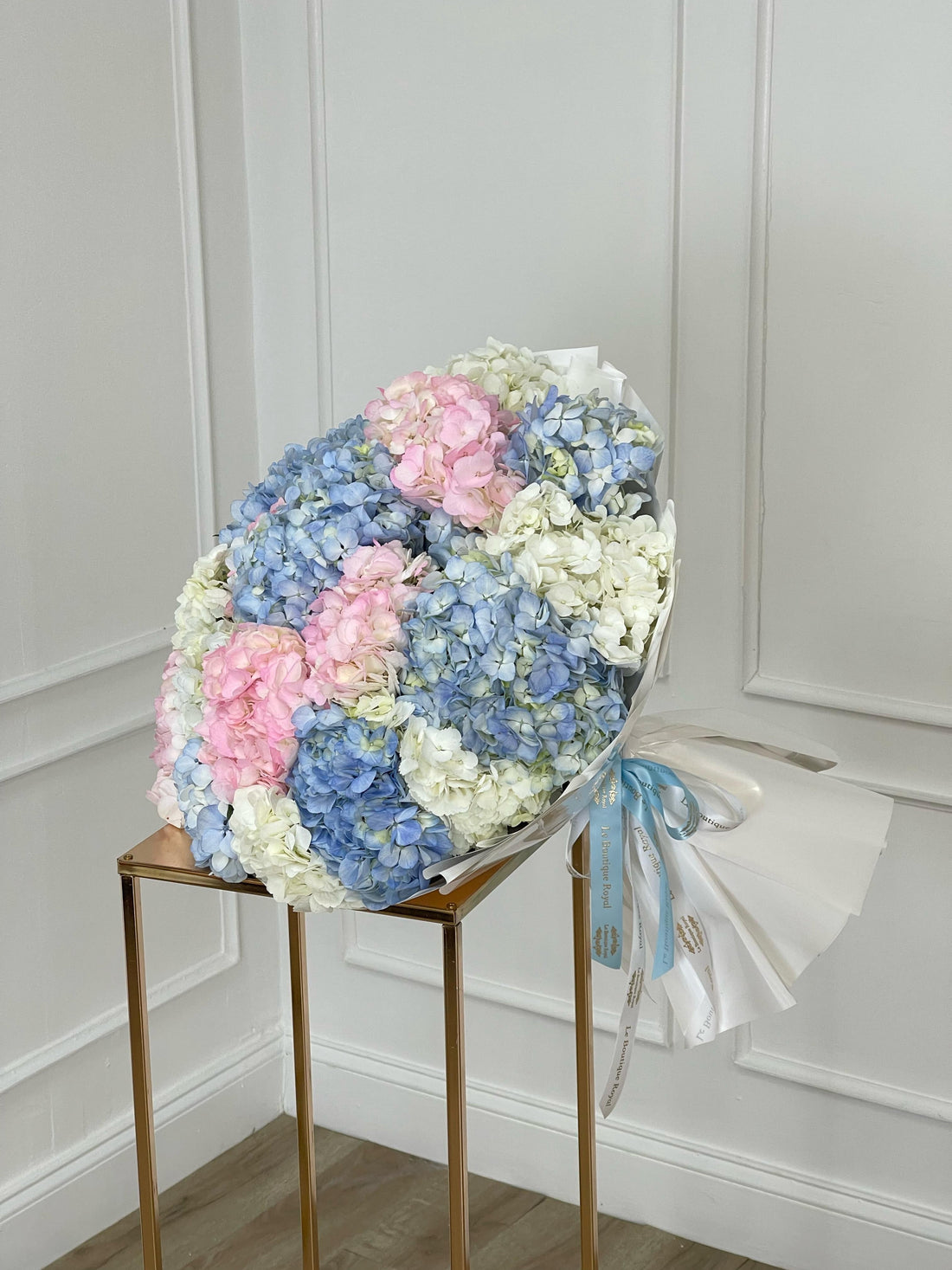 Luxury Hand-Tied Bouquet of Hydrangea Flowers | Le Boutique Royal