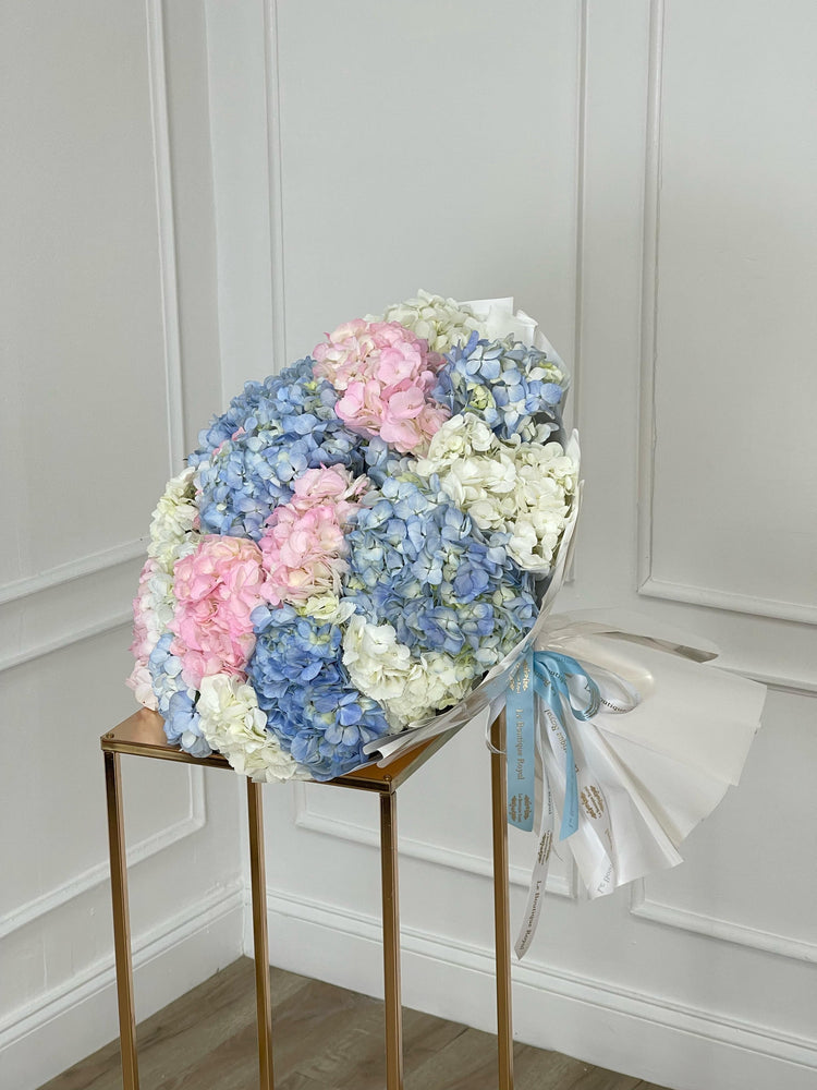 Luxury Hand-Tied Bouquet of Hydrangea Flowers | Le Boutique Royal