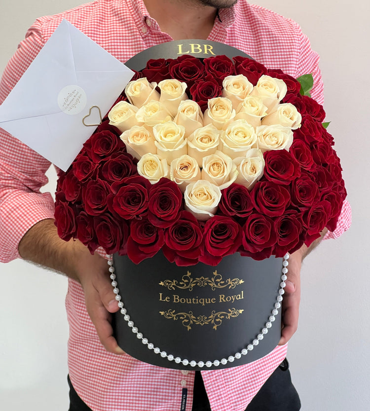 Flores en forma de corazón en rojo y blanco.