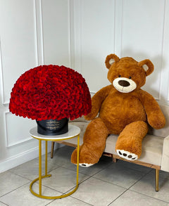 
                    
                      Le Boutique Royal roses and teddy bears
                    
                  