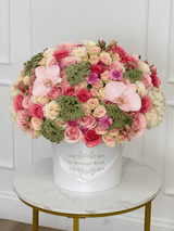 Mezcla Flores Rosadas con Orquídeas – Arreglo Floral de Lujo Mia