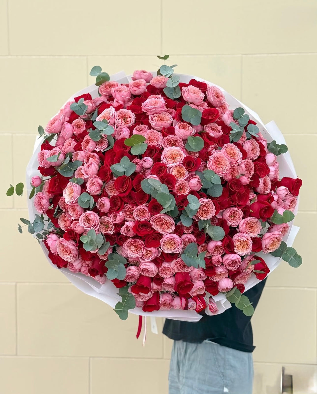 Gran ramo de rosas de tallo largo