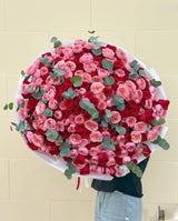 Gran ramo de rosas de tallo largo