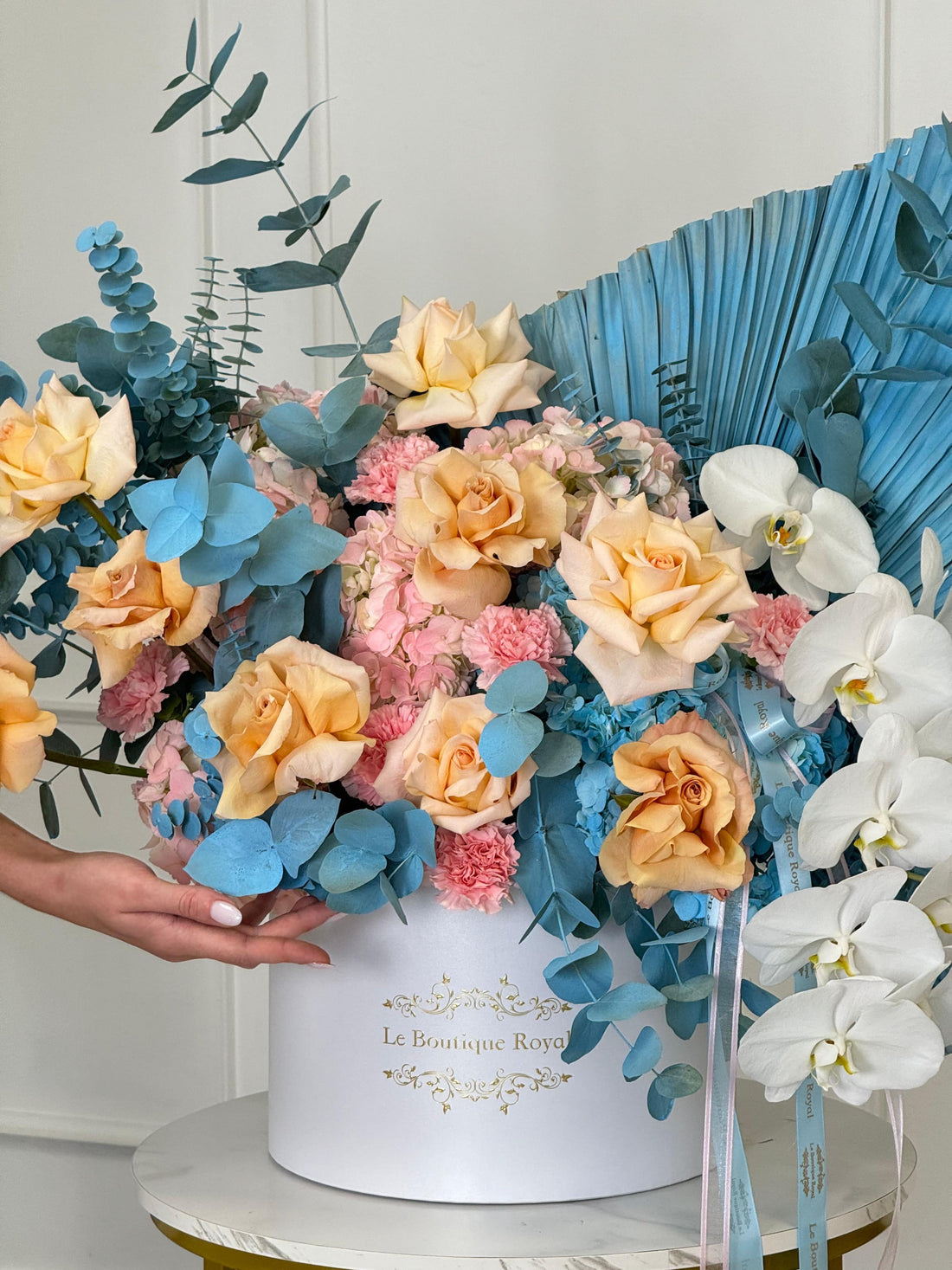 Mezcla de flores azul y melocotón