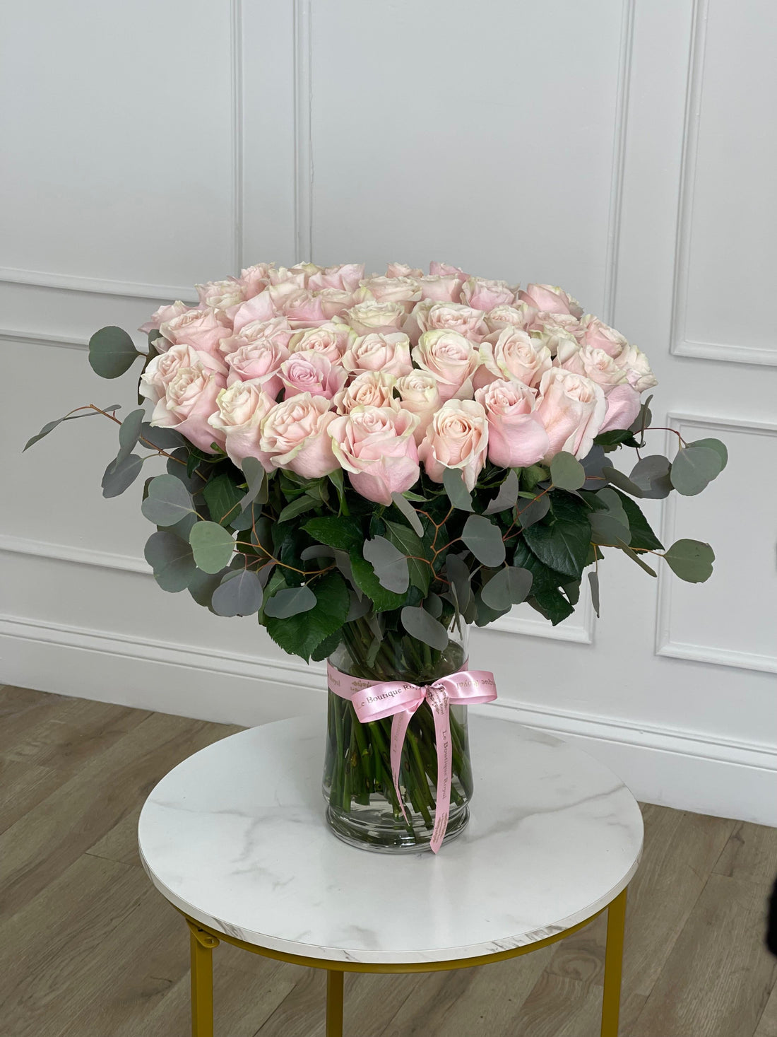 Arreglo floral rosa de tallo largo premium | Le Boutique Royal