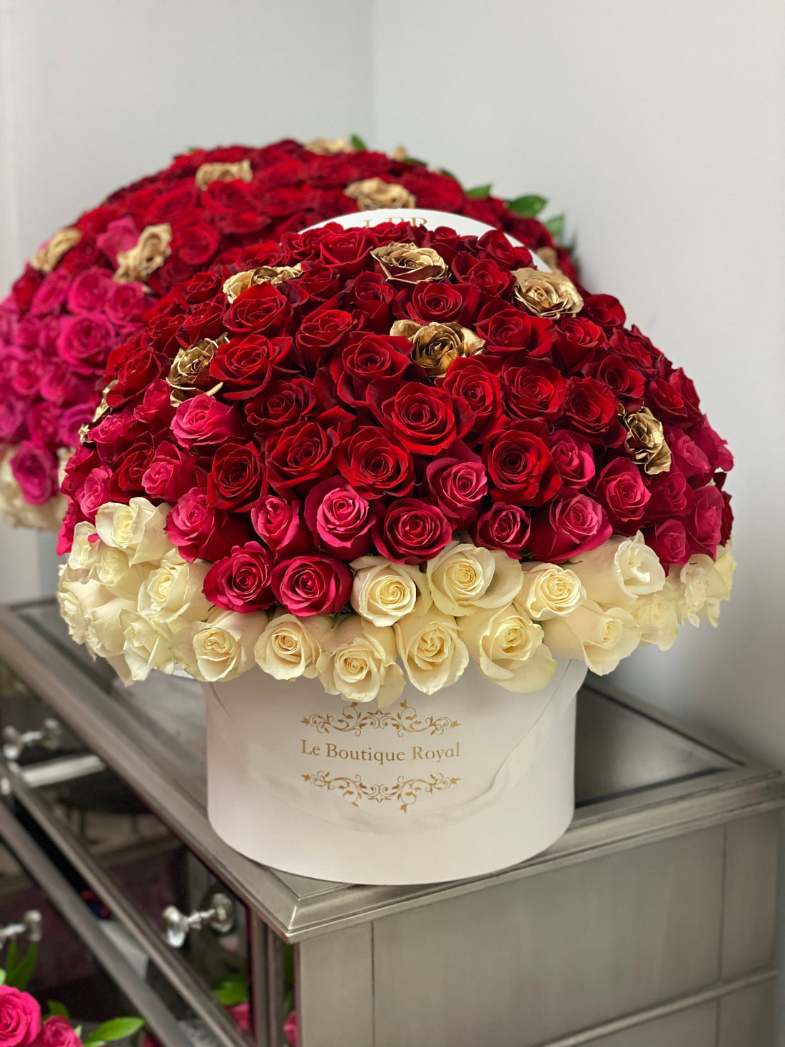 Pink & Pink Ombre Roses in Signature Box – Luxury Flower Arrangement | Le Boutique Royal