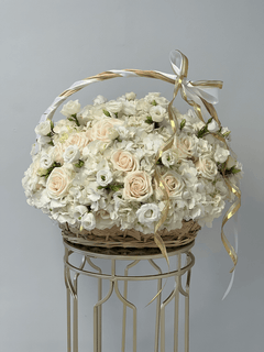 
                    
                      Cesta de flores con rosas
                    
                  