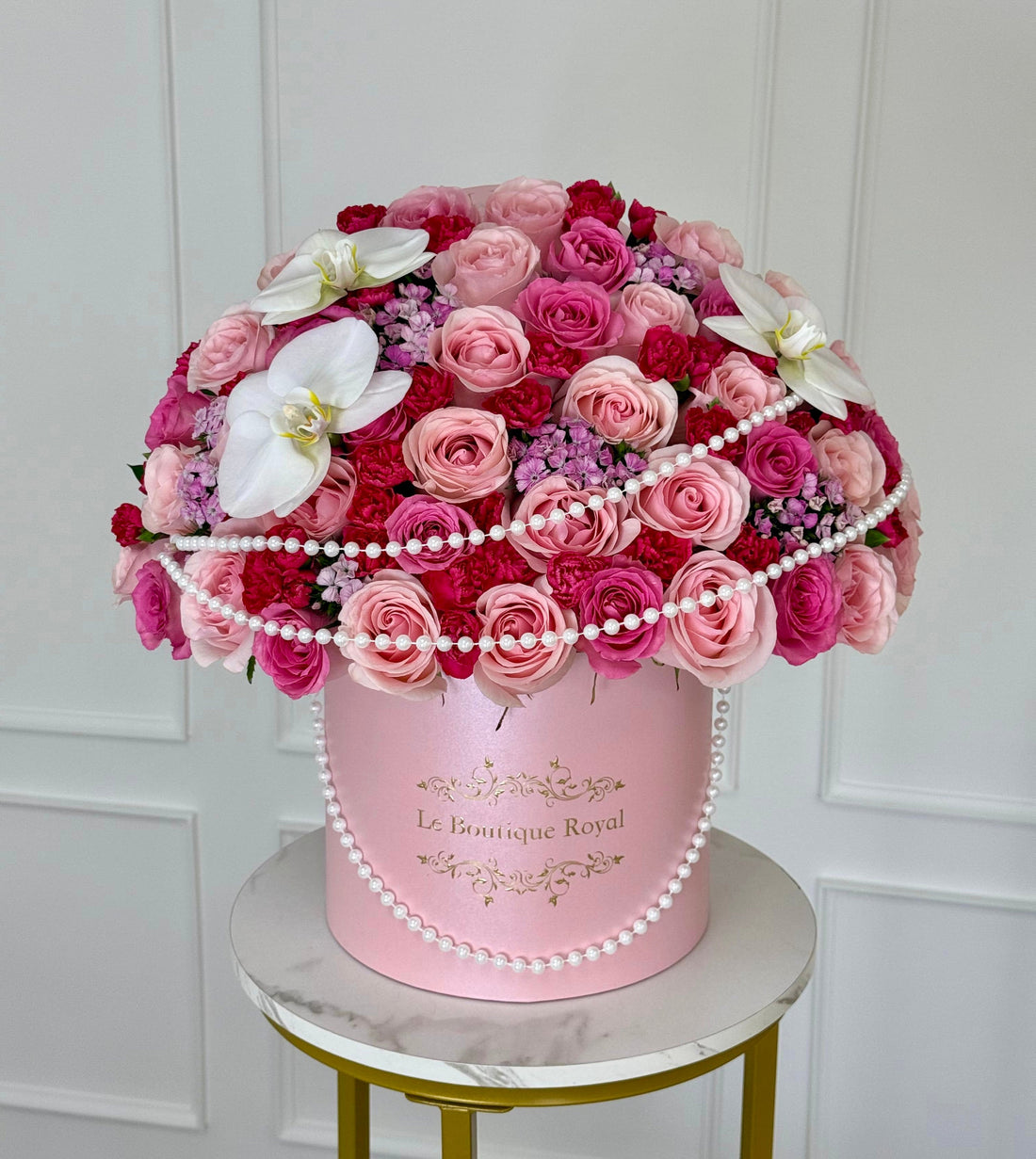 Mezcla De Flores Rosadas Og Con Perlas Arreglo Floral De Lujo Miami | Le Boutique Royal