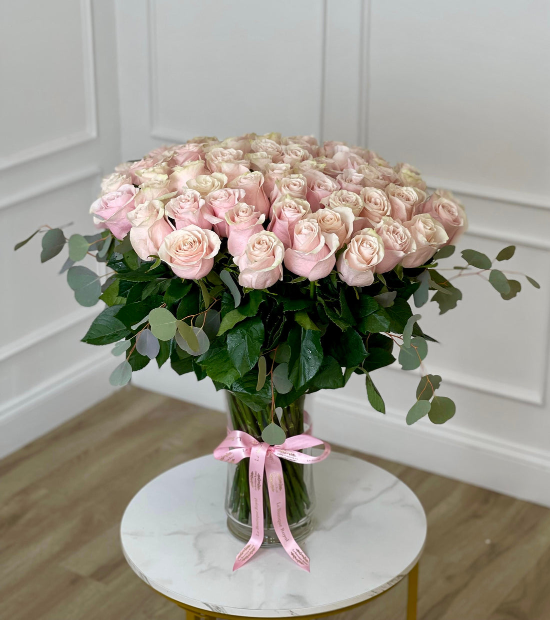 Arreglo floral rosa de tallo largo premium | Le Boutique Royal