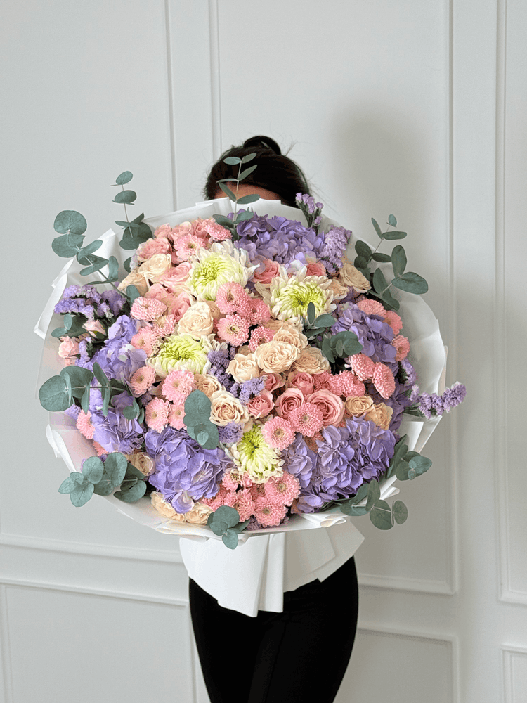 Luxury Hand-Tied Bouquet of Fresh Seasonal Flowers | Le Boutique Royal