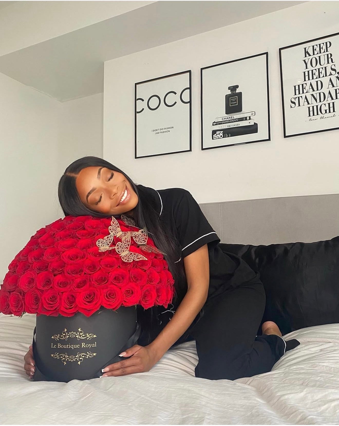 Le Boutique Royal customer gallery with red roses in a hatbox