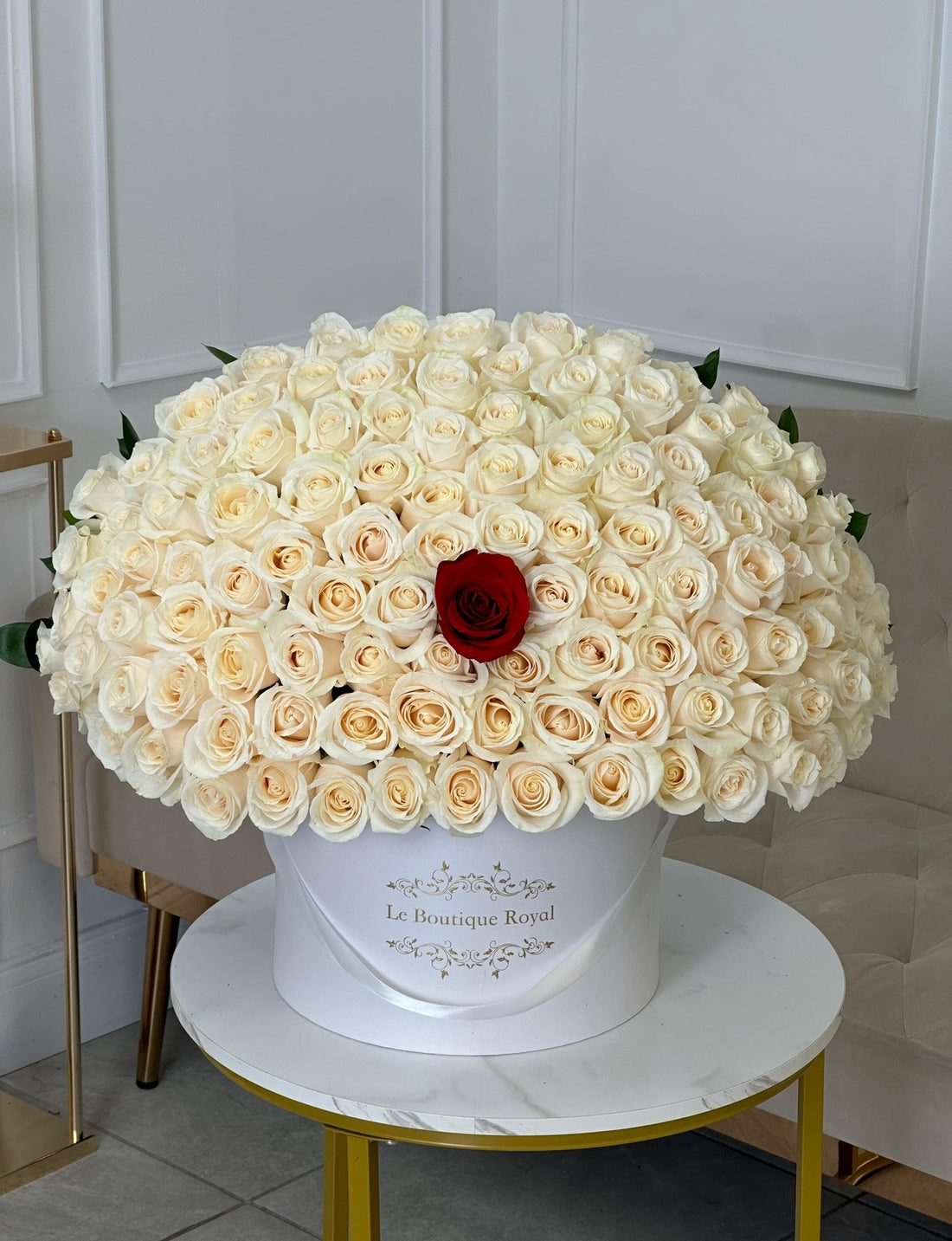 100 white roses and 1 red rose