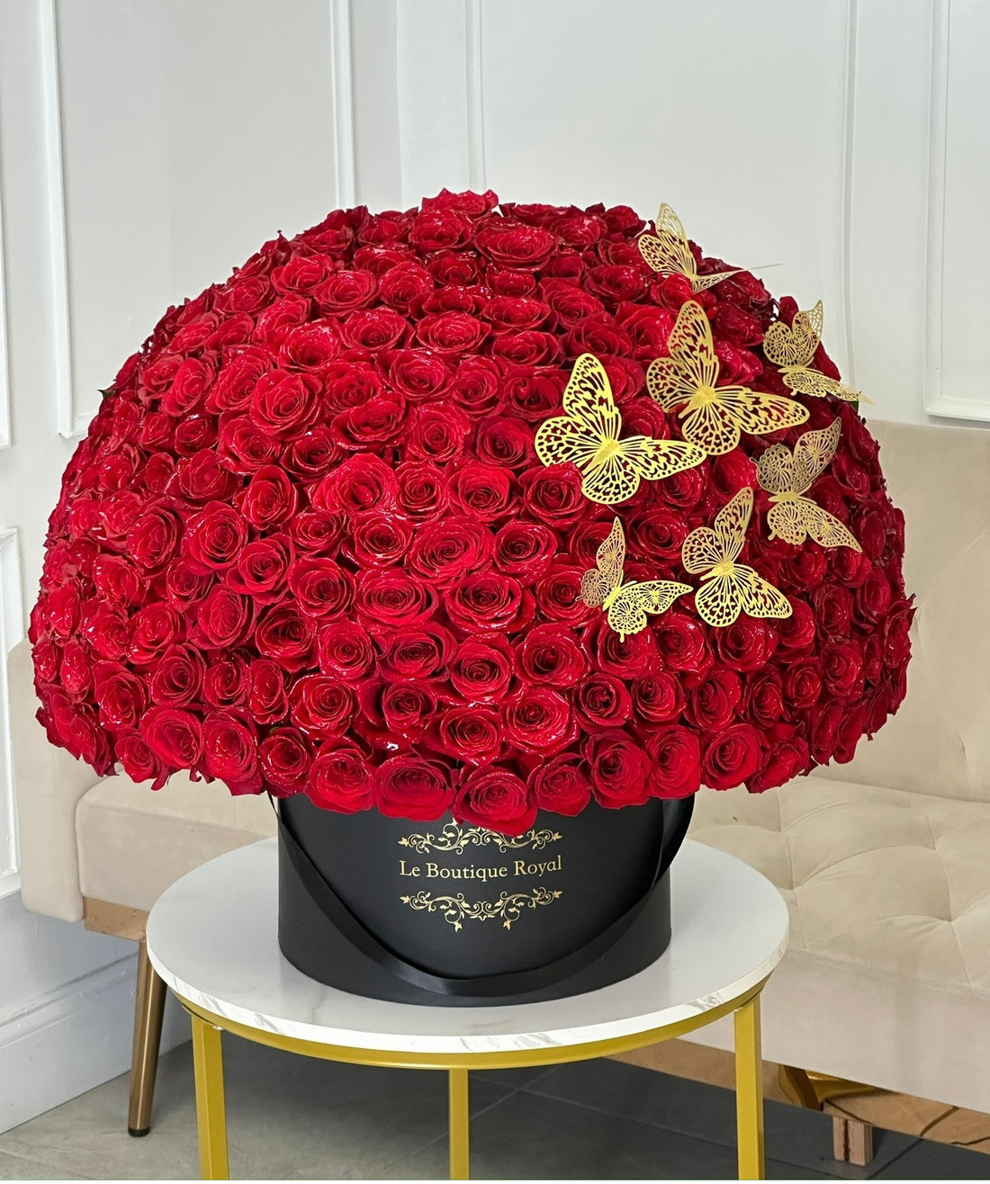 300 Rosas Rojas con Mariposas
